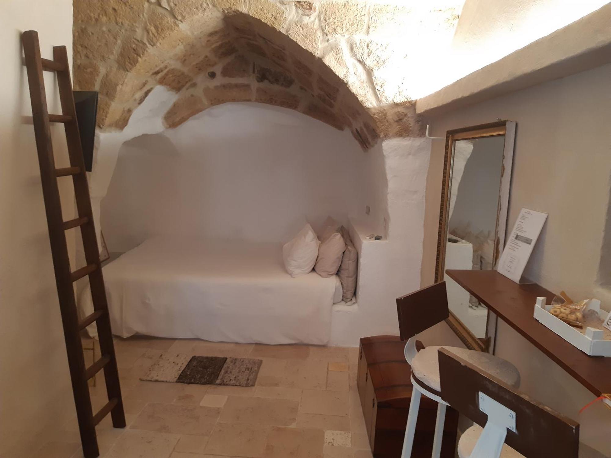 ジョーイア・デル・コッレ La Segreta Del Castello, Private Access Bed & Breakfast エクステリア 写真